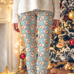 Leggings Patrón de Navidades azules del retro vintage de Sa<br><div class="desc">Añada un toque festivo a su armario con estas leggings retro de Navidades de Santa Claus. Con un bonito patrón de Santa sobre un fondo azul, estas leggings son perfectas para las vacaciones. Cómodas y de diseño, son ideales para pasar unas vacaciones de fiesta, descansar en casa o añadir un...</div>