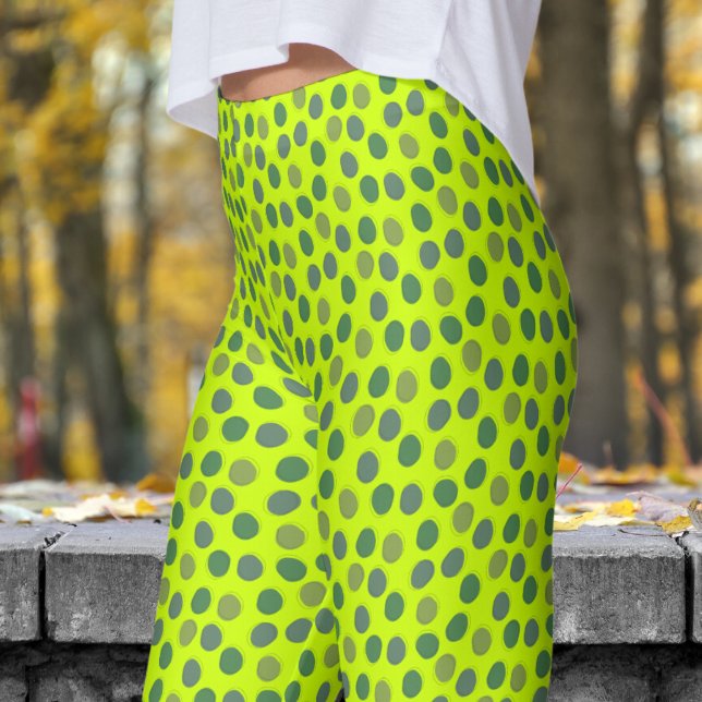 Leggings Patrón de puntos de polka verde y limón (Greens on Electric Lime Green Leggings)