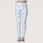 Leggings Patrón Rosa azul floral<br><div class="desc">Estas leggings florales presentan un patrón de rosas azules con una huella de damasco de hoja en el fondo. Diseñado por el artista de renombre mundial ©Tim Coffey.</div>