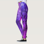 Leggings Purple & Blue Psychedelst Starburst Tye<br><div class="desc">Estas leggings presentan un diseño de tintes psicodélicos que recuerdan a la contracultura hippie de los años 60. Perfecto para el yoga, correr, hacer ejercicio en el gimnasio, o justo cuando quieres llevar unas bonitas y atractivas pintas. Los colores son el violeta y el azul, con un poco de fucsia...</div>
