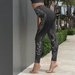 Leggings Purpurina negro metálico personalizado<br><div class="desc">Personalice fácilmente estas leggentiles estampadas metalizado y glamorosas purpurinas con su propio nombre personalizado.</div>