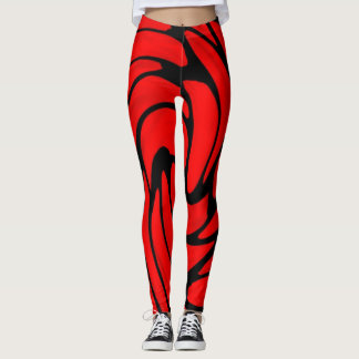 Leggings Seda roja y cuero negro lucen piernas