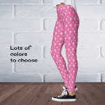 Leggings Símbolo de trofeo temático deportivo<br><div class="desc">Estas leggings son de un color rosa brillante,  con un patrón repetido en un gris plateado. Trofeos deportivos y estrellas,  para una combinación ganadora.</div>