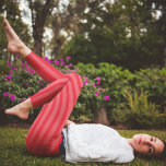 Leggings Simple Minimalista Cute Whimsical Red Strike<br><div class="desc">Este diseño presenta una sencilla y minimalista rayas rojas y leggantas extravagantes con una festividad roja simplista, un clásico minimalista adorable y caprichoso, creativo y simple, pantalones de yoga de vacaciones para Navidades, diseño creativo y caprichoso, ropa de vacaciones para Navidades, rayas lindas y llamativas de dos tonalidades, diseño de...</div>