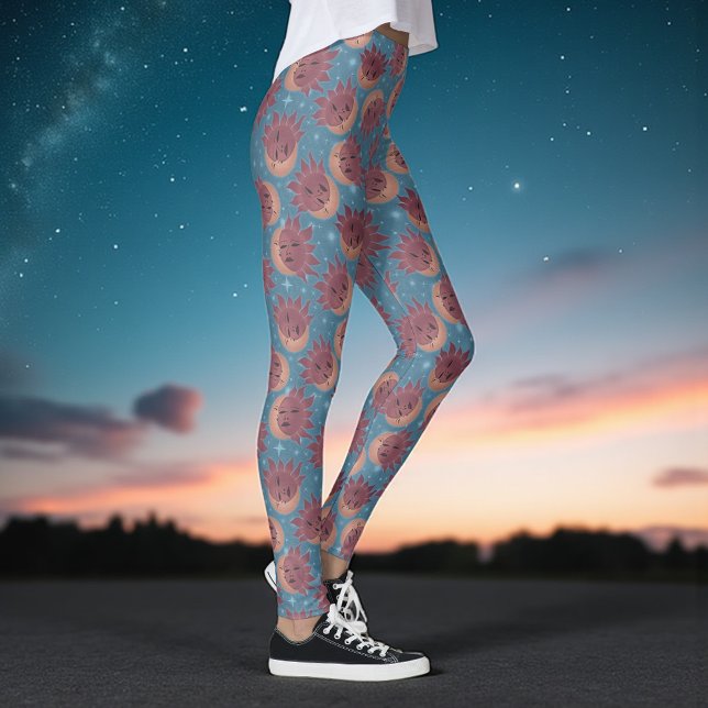 Leggings Sol celestial retro y celeste lunar retro (Retro celestial leggings with dreamy suns and moons on a dusty blue starry sky.)