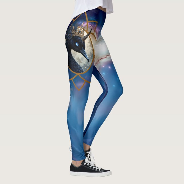 Leggings The Swan Who Guards the Moon.   (Derecha)