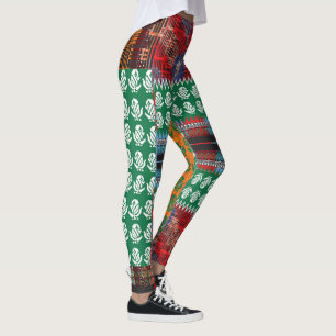 Leggings un patrón verde y negro con un árbol en el medio
