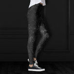 Leggings Velvety Onyx Damask | Black Vampy Grunge Baroque<br><div class="desc">Grunge de los 90, ¡Todos Crecen! Dámaso barroco de terciopelo oscuro y dramático de inspiración gótica, en una paleta de tonos ricos y profundos, crea una opulenta textura de terciopelo de color vintage. De la lujosa y sofisticada colección "Moody Jewel Tones", este efecto abstracto moderno y mixto de novedad, contemporáneo...</div>
