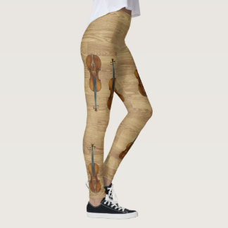 Leggings Violines de Stradivarius en la mirada de madera