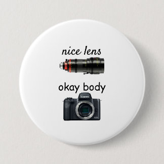 Lente agradable, botón correcto del cuerpo