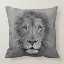 León con la almohada única del diseño de los ojos