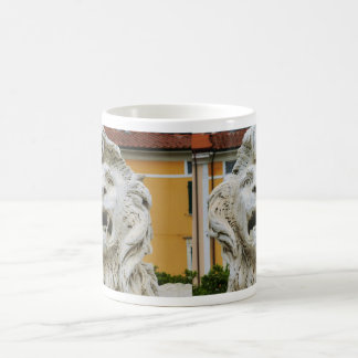 León de la taza de Massa - torturada