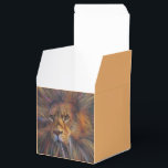 León en la caja de regalo de Gallery Square<br><div class="desc">No creo que me gustaría encontrarme con un león a menos que supiera con seguridad que estaba a salvo de sus dientes afilados y sus garras. Le he dado un poco de color a este.</div>