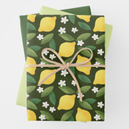 Leones amarillas, hojas verdes y flores blancas