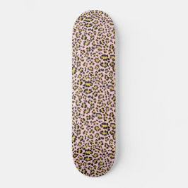 Leopardo en patineta rosa