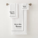 Lesbian Newlyweds Mr & Mr Personalized<br><div class="desc">Elegante toalla personalizada de Mrs. y Mrs. para la pareja lesbiana recién casada; en blanco y negro,  con script editable,  nombre y fecha de boda establecida</div>