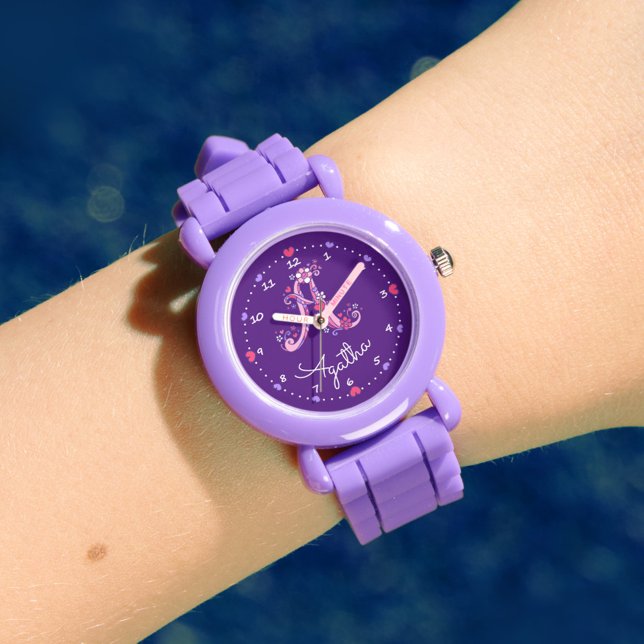 Letra monograma Un doodle chicas de corazón reloj  (Subido por el creador)