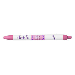 Letra sonrisa K con pluma manuscrita