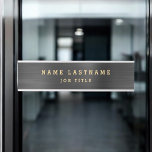 Letrero Para Puerta Elegante profesional de oro negro<br><div class="desc">Personalizado Lujoso ejecutivo de Black and White Minimalista Business Name Plate con tipografía con letras de oro para el monogramado añada tu propio nombre y profesión o título de trabajo. La placa de nombre profesional de negocio se puede personalizar con su nombre y título de trabajo. Póngase en contacto con...</div>