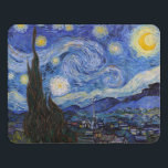 Letrero Para Puerta Noche estrellada: Saint Remy de Vincent Van Gogh<br><div class="desc">El año es 1889. Vincent Van Gogh es un paciente del asilo de Saint-Paul-de-Mausole en Saint-Rémy-de-Provence, Francia. Está sufriendo una enfermedad mental, y sus médicos le han aconsejado que se quede en casa y evite pintar. Pero Van Gogh no puede resistir el impulso de crear, y pasa sus días pintando...</div>