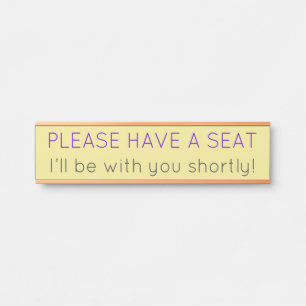 Letrero Para Puerta "POR FAVOR, TIENE UN ASIENTO" "¡Estaré con usted