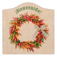 Ristra Wreath del suroeste de Chile en Adobe Wall