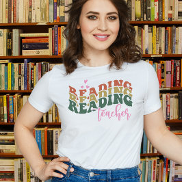 Leyendo camiseta del profesor