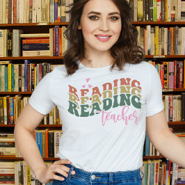 Leyendo camiseta del profesor