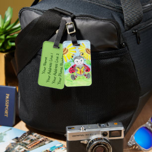 Leyendo etiqueta de equipaje personalizada de lady