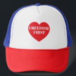 Libertad primero en el Gorra de un camionero<br><div class="desc">Es más importante pensar en ser amable con todos. Este es un gran mensaje con un infarto para recordar a los que lo leen.</div>
