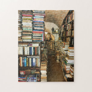 Librería atestada en el rompecabezas de Zagreb
