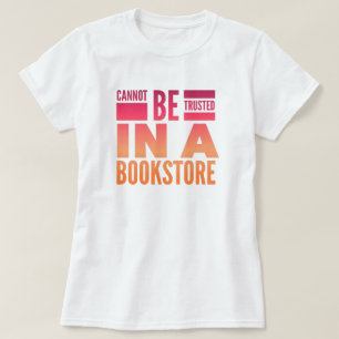 Librería leyendo camiseta de amor