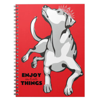 Libreta con imagen de perro blanco con fondo rojo