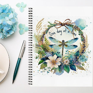 Libreta de libélula floral un día a la vez