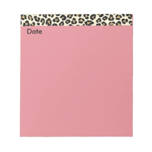 Libreta rosada del estampado de animales con la