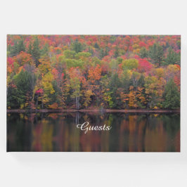 Libro de invitados sobre la escena de color otoño 