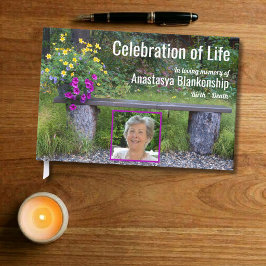 Libro De Visitas Celebración de la vida de flores en el banco Foto