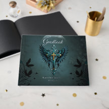 Cruz gótica con elementos decorativos y aves.