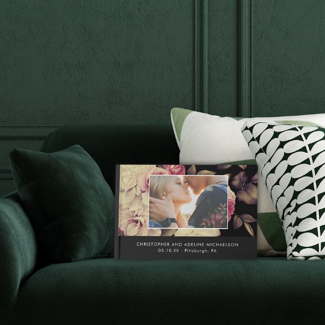 Libro De Visitas Elegante Boda de fotografía floral motora negra (Gorgeous wedding guestbook features a lush floral print and your photo with details.)
