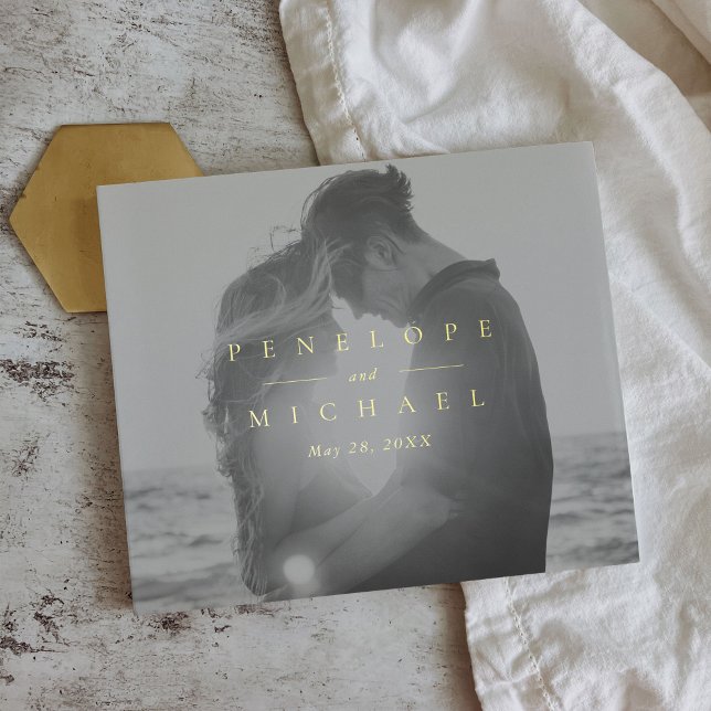 Libro De Visitas Elegante Relieve metalizado dorado Monograma Boda  (Elegant Monogram Simple Photo Wedding Guest Book)