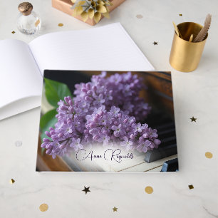 Libro De Visitas Lilas en teclas de piano viejas