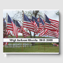 Monumento militar a las banderas y cruces