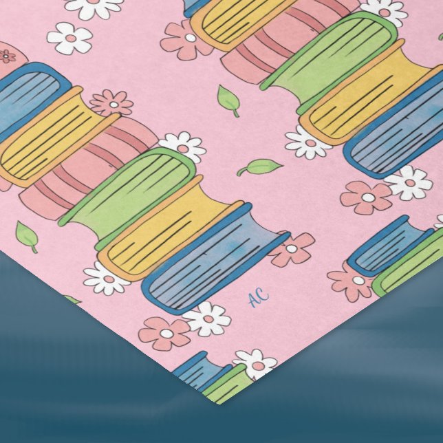 Libros pilas y flores Papel de tejido rosa (Pretty pink tissue paper with a pattern of watercolor book stacks and little flowers . )