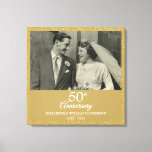 Lienzo 50° Aniversario del Boda Golden Love Hearts Foto<br><div class="desc">Un hermoso conservadurismo por el 50 aniversario de los bodas dorados que incluye confetti de corazones de amor dorados. Personalice con una foto especial de un boda y detalles de aniversario establecidos en la tipografía clásica. Diseñado por Thisisnotme©</div>