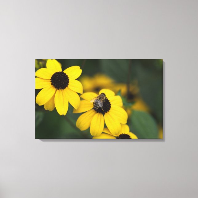 Lienzo abeja encima de la flor amarilla (Anverso)