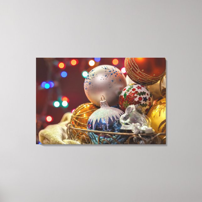 Lienzo Adornos Navideños Coloridos en Cesta (Anverso)