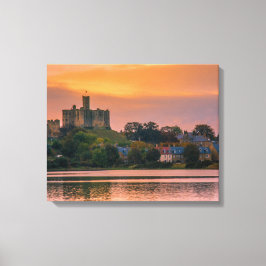 Lienzo Aldea Warkworth y castillo al atardecer