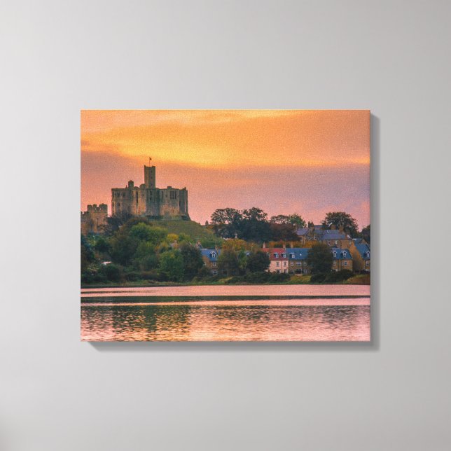Lienzo Aldea Warkworth y castillo al atardecer (Anverso)