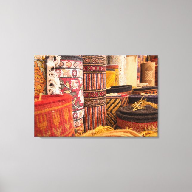Lienzo Alfombras a la venta en el mercado (Anverso)