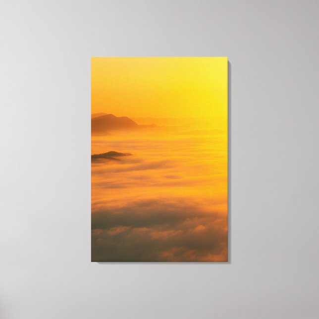 Lienzo Amanecer otoñal mágico sobre las nubes (Anverso)